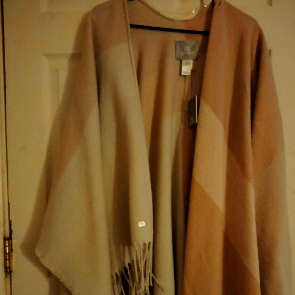 Poncho NWT